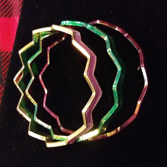 Bracelets - Picture 1 of 3